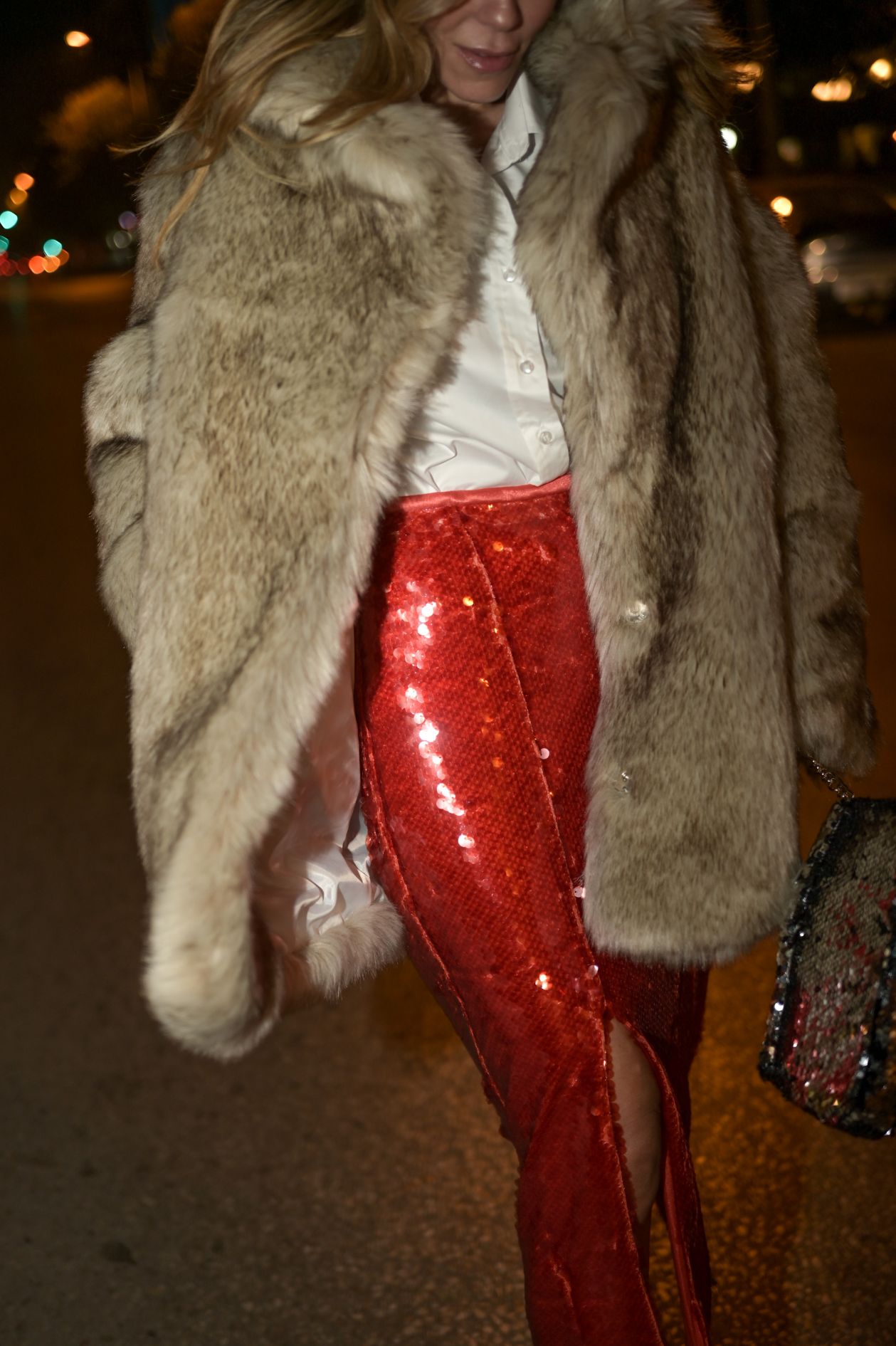 φούστα μιντι κόκκκινη παγιέτα μοναδική λαμπερή βραδινό στυλ σκίσιμο occasion wear must-have