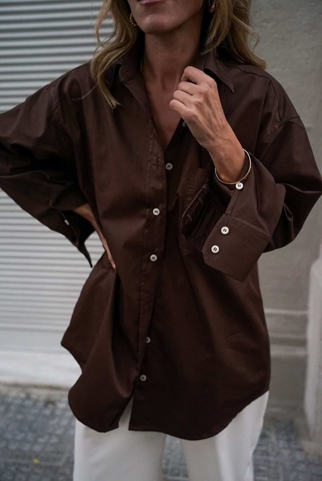 πουκάμισο καφέ σοκολατί ανδρικό ύφος φαρδύ ποπλίνα ένδυση γραφείου καθημερινό άνετο τσέπη κλασικό