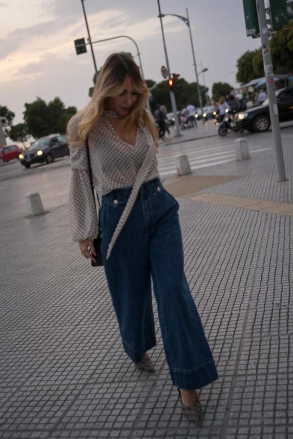 jean trousers,,casual pants, ,high-waisted fashionable jeans , daily trousers, casual jeans, everyday ,τζιν παντελονι, καμπανα, καμπανα παντελονι,ψηλομεσο ,ψηλοκαβαλο,ψηλοκαβαλο παντελονι