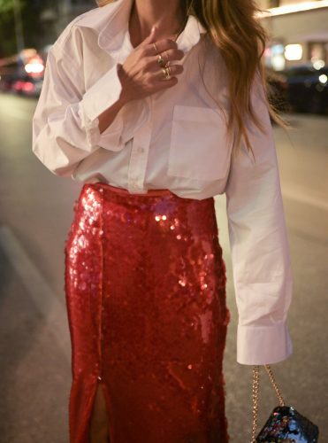 φούστα μιντι κόκκκινη παγιέτα μοναδική λαμπερή βραδινό στυλ σκίσιμο occasion wear must-have